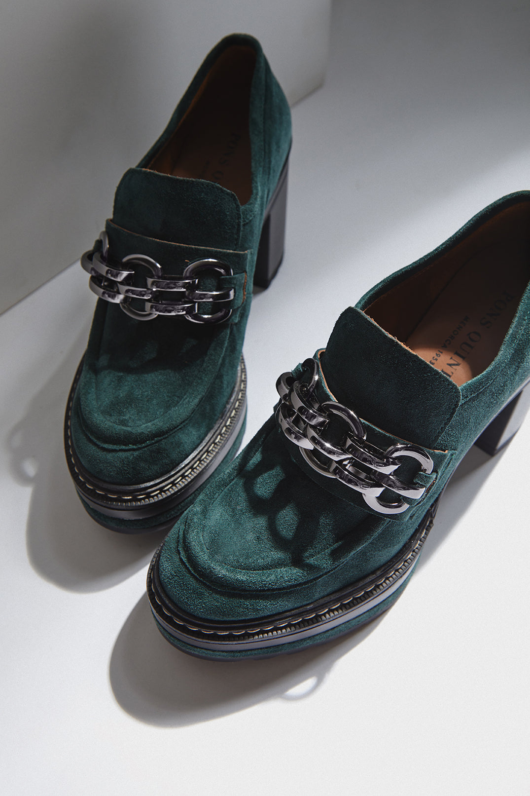 ZAPATO TACON OLIVIA VELOUR PETROLEO