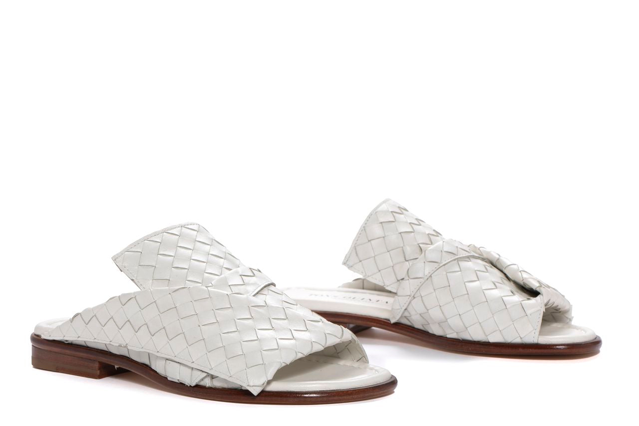 SANDALIA PLANA TINA WET MILK