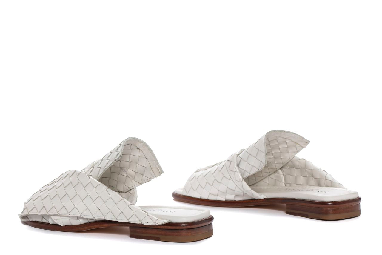 SANDALIA PLANA TINA WET MILK