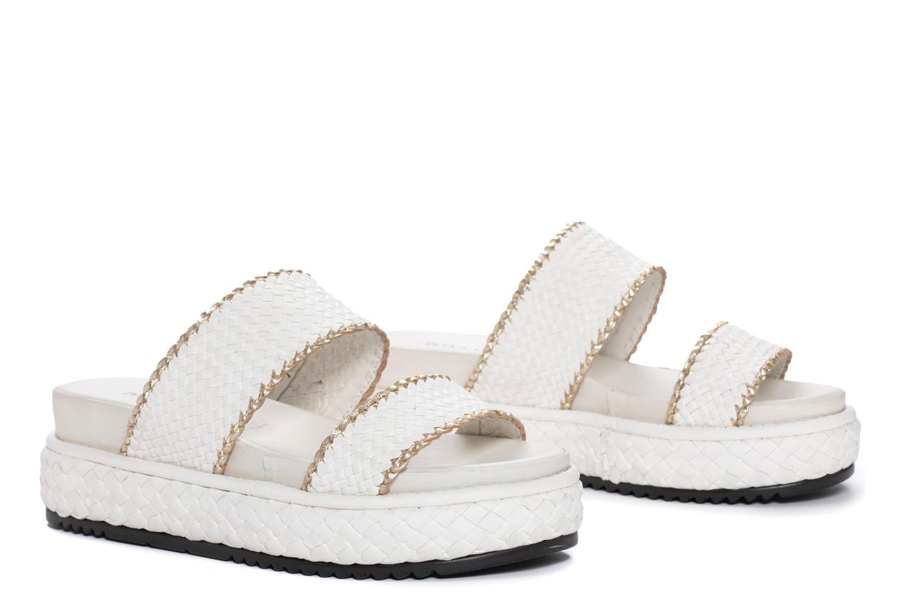 SANDALIA PLATAFORMA MAIKA WET MILK/PLATINO