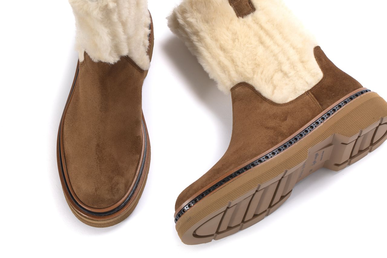 BOTIN PLATAFORMA YANNY VELOUR TOFFE + CENEFA BEIGE