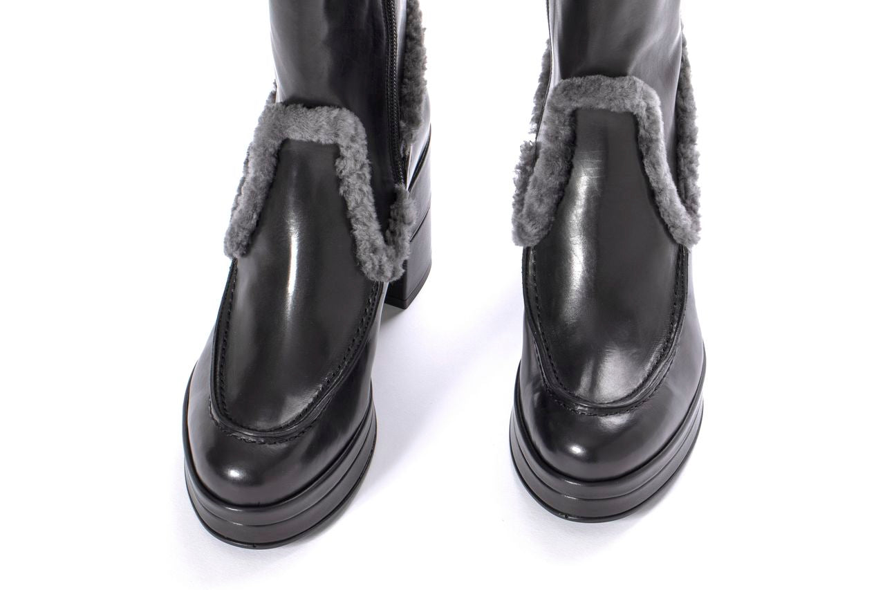 BOTIN TACON BRISA BABY CALF NEGRO + MOUTON CARBON