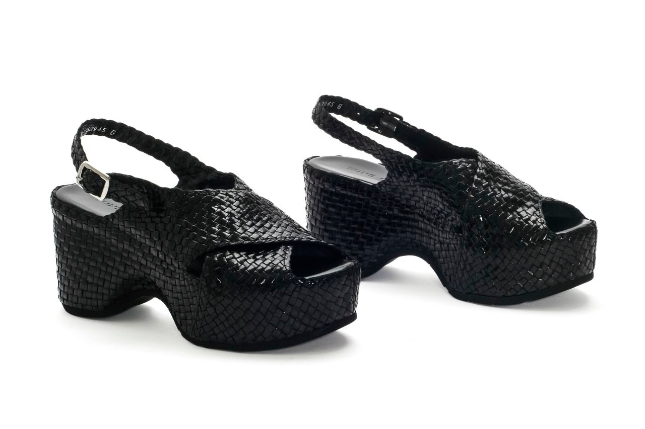 SANDALIA PLATAFORMA DELHI NEGRO