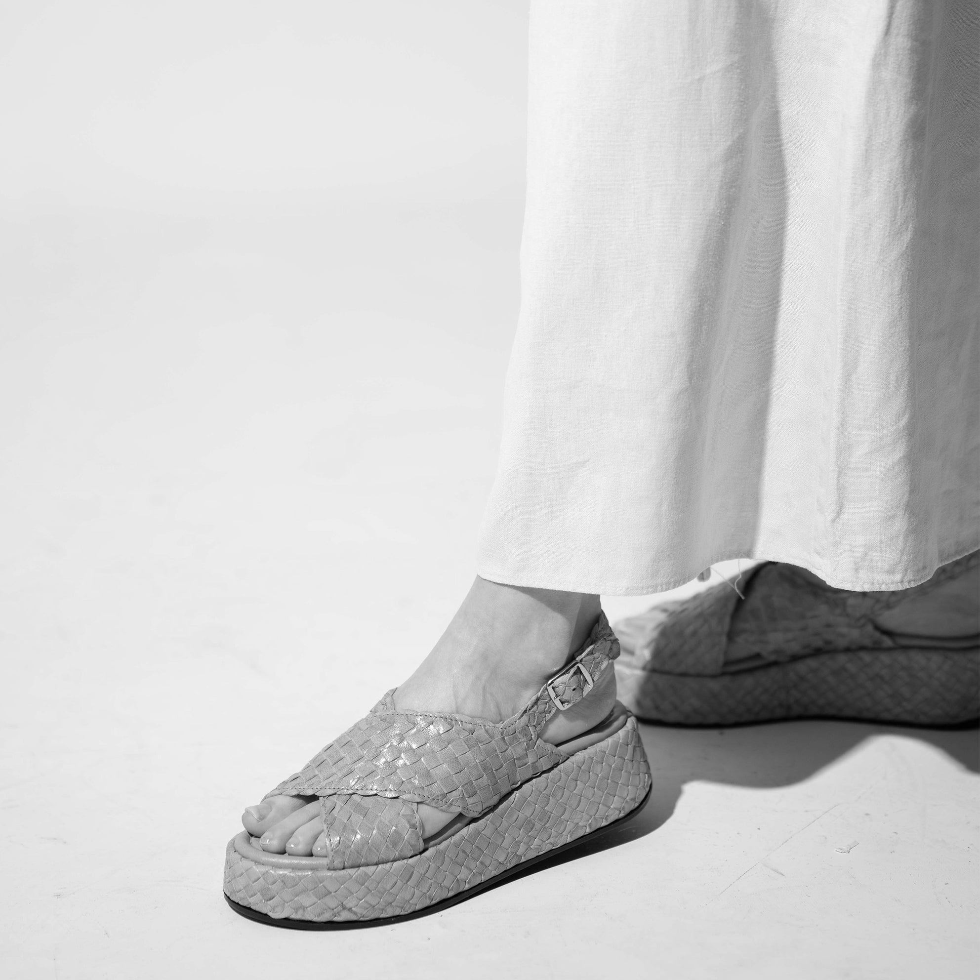 SANDALIA PLATAFORMA MAUI NEGRO