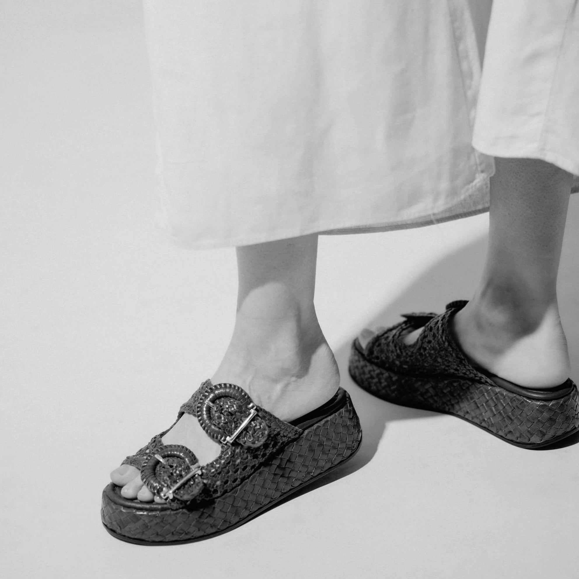 SANDALIA PLATAFORMA MAUI NEGRO