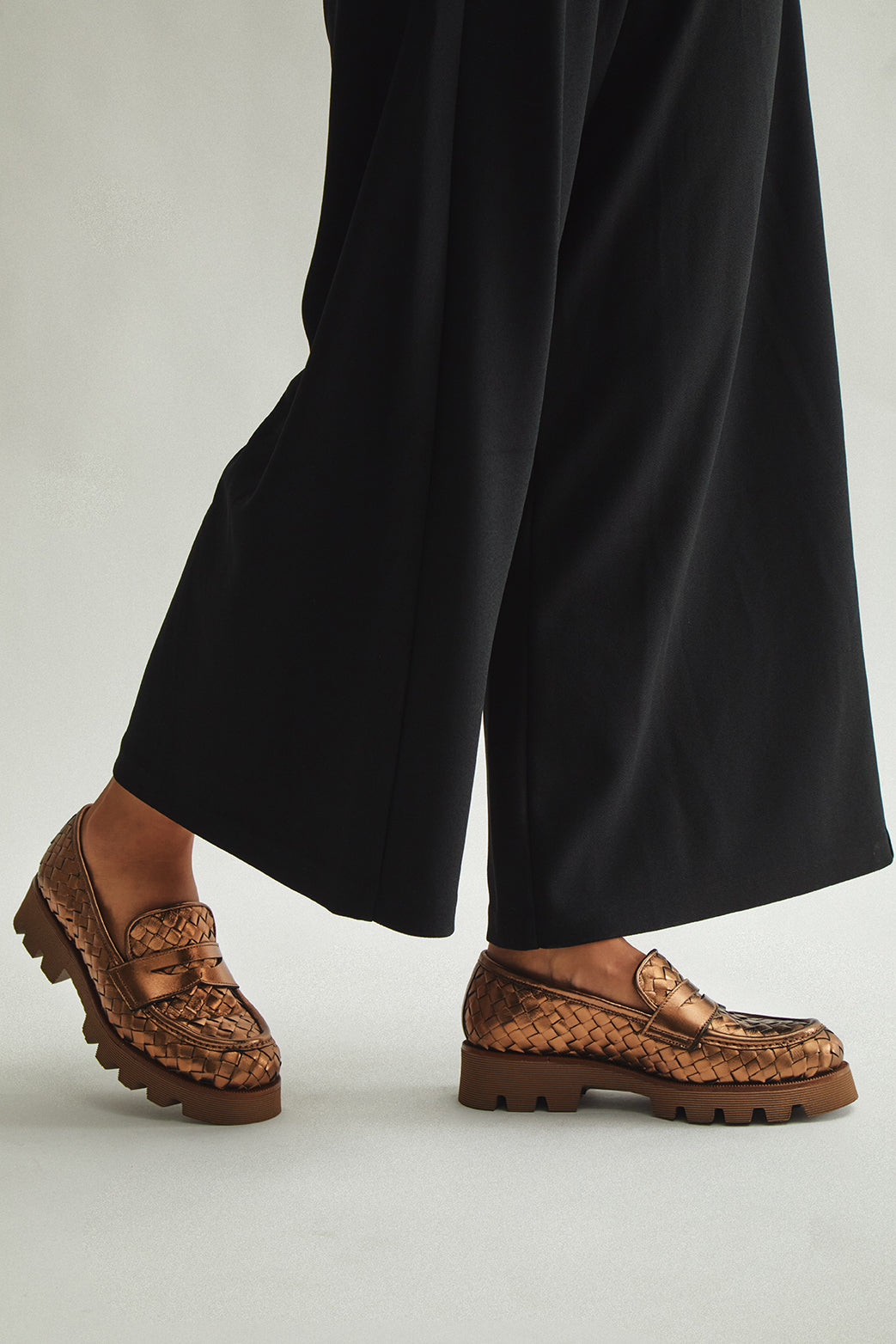 MOCASIN JENNY TRENZADO 10 MM BRONCE