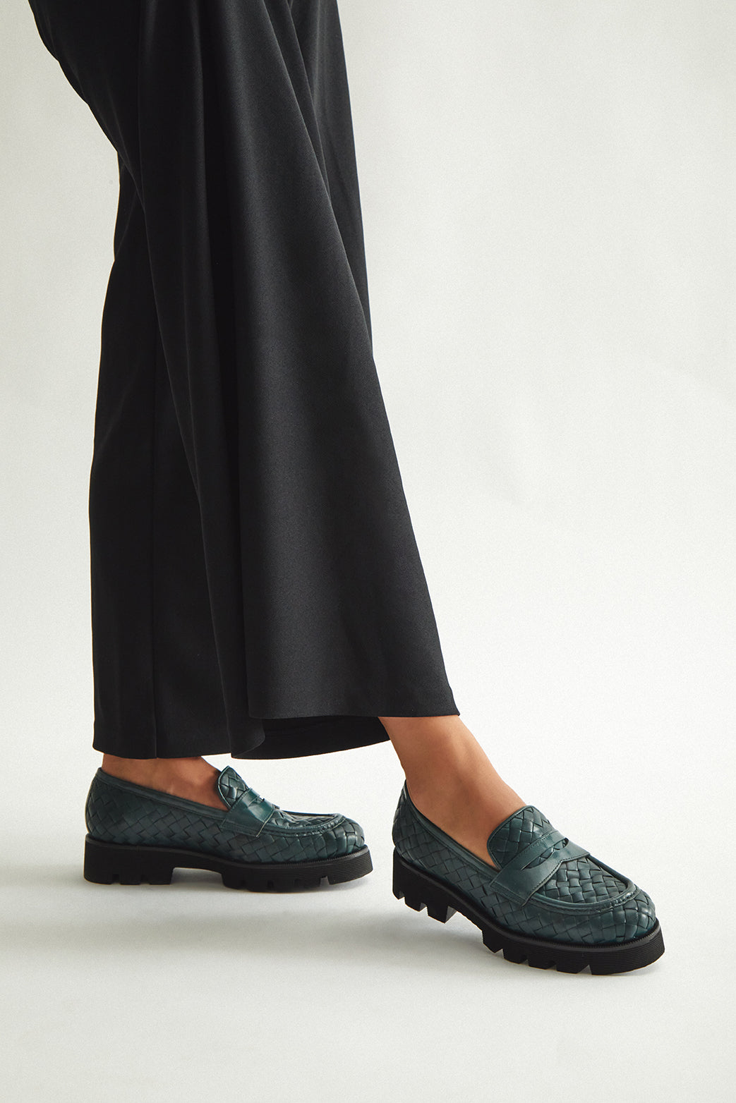 MOCASIN JENNY TRENZADO 10 MM PETROLEO