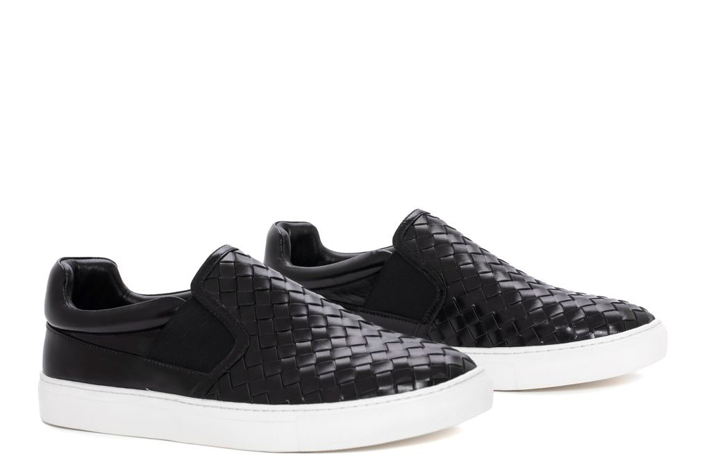 SPORTS SHOE M001 BLACK BRAIDED