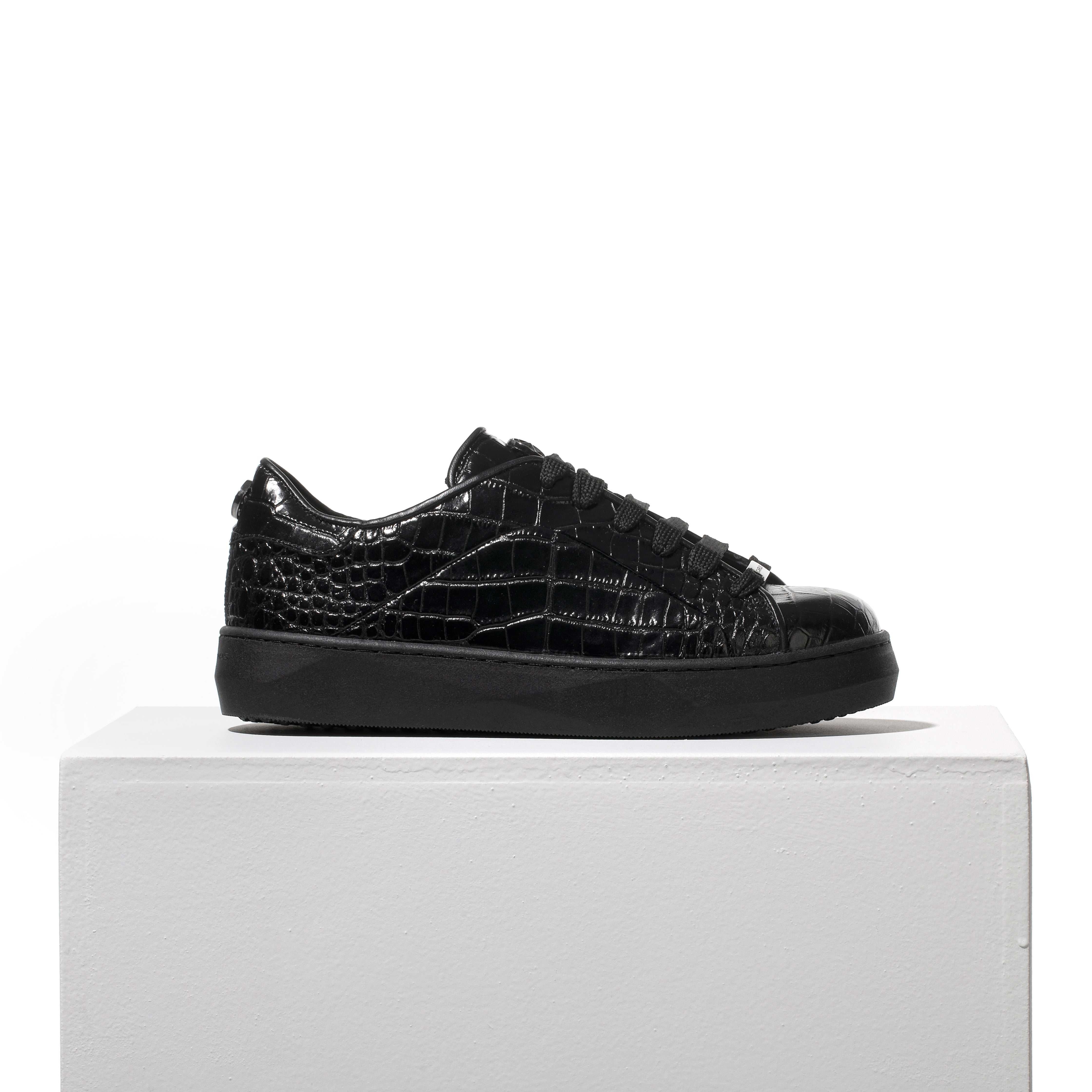 SNEAKER NACAR NEGRO