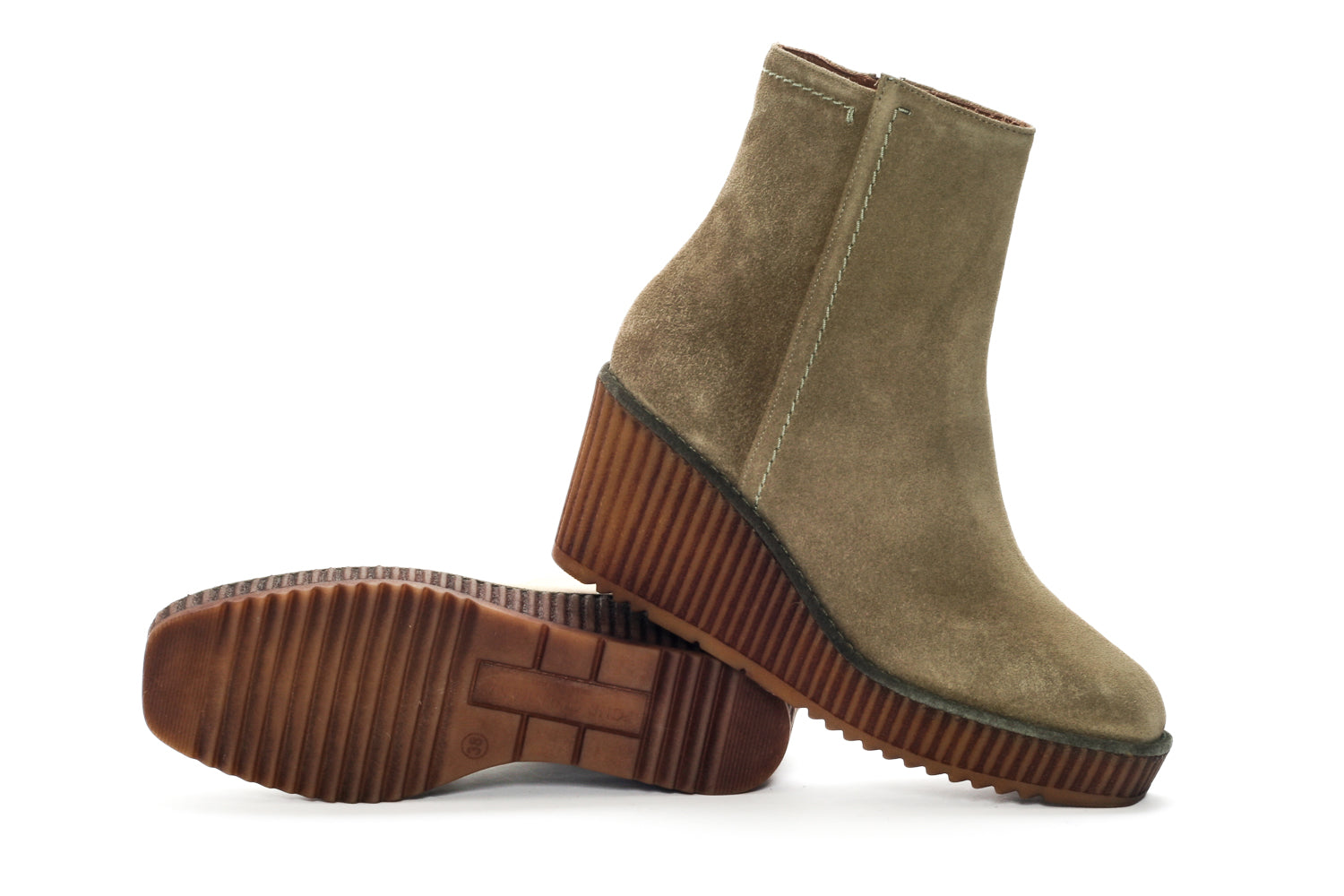 BOTIN PLATAFORMA CLAUDIA VELOUR OLIVA