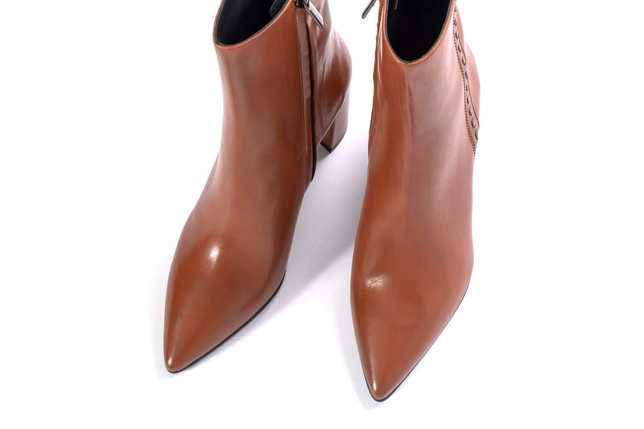 BOTIN TACON APRIL BABY CALF CUERO