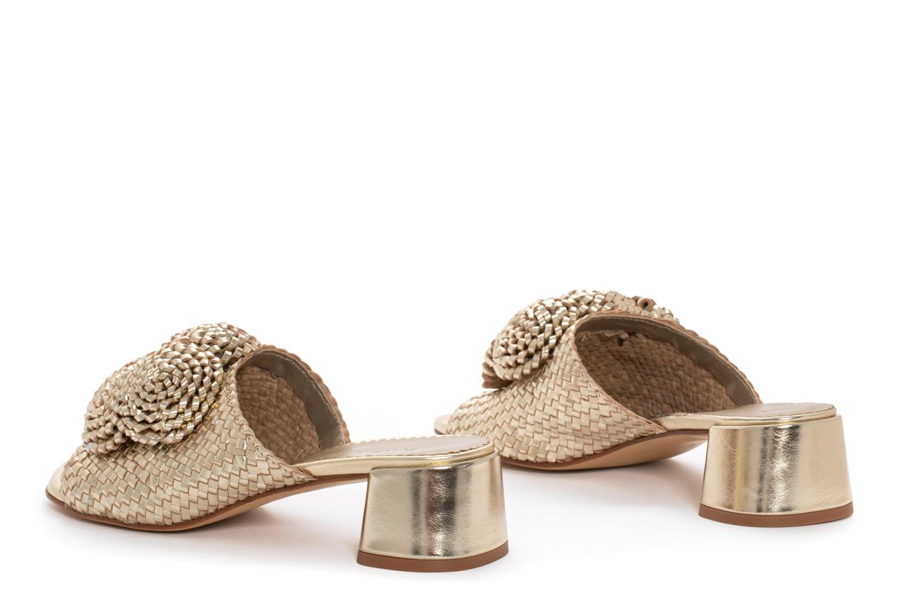SANDALIA TACON INGRIT METAL PLATINO