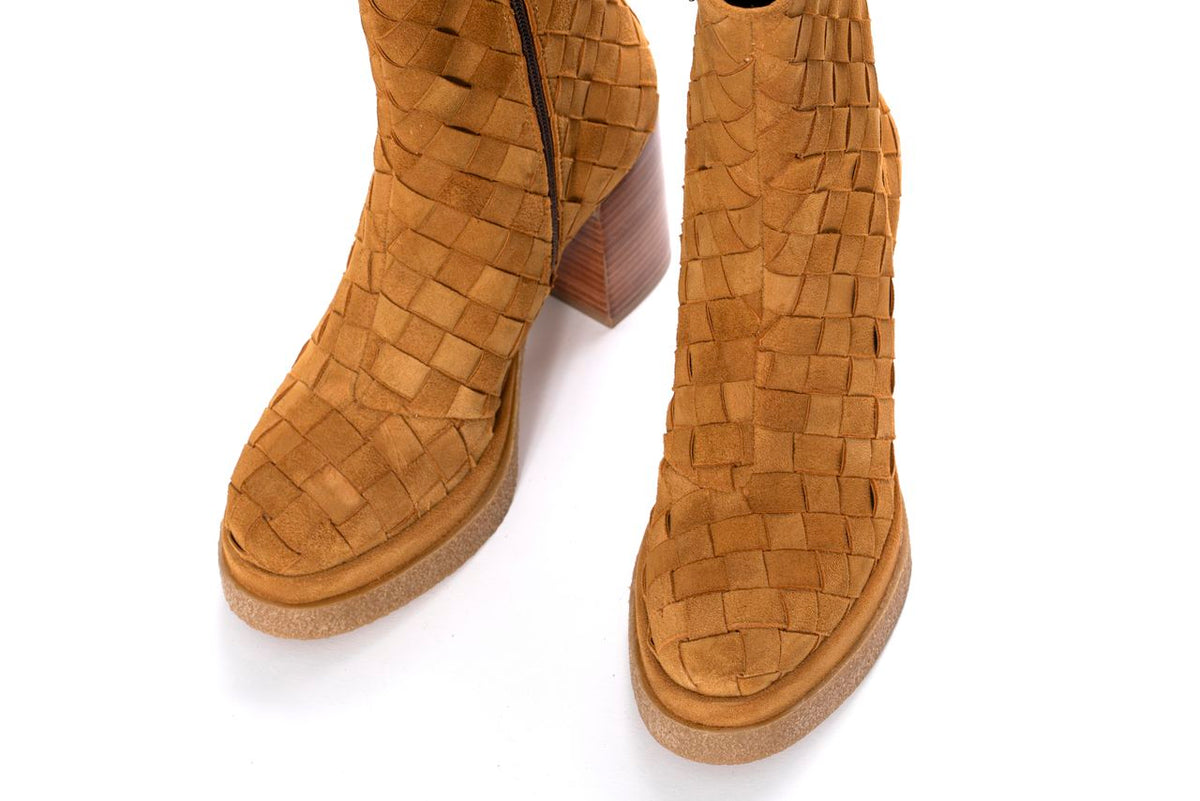 NAYLA 15 MM VELOUR SENAPE HEELED ANKLE BOOT