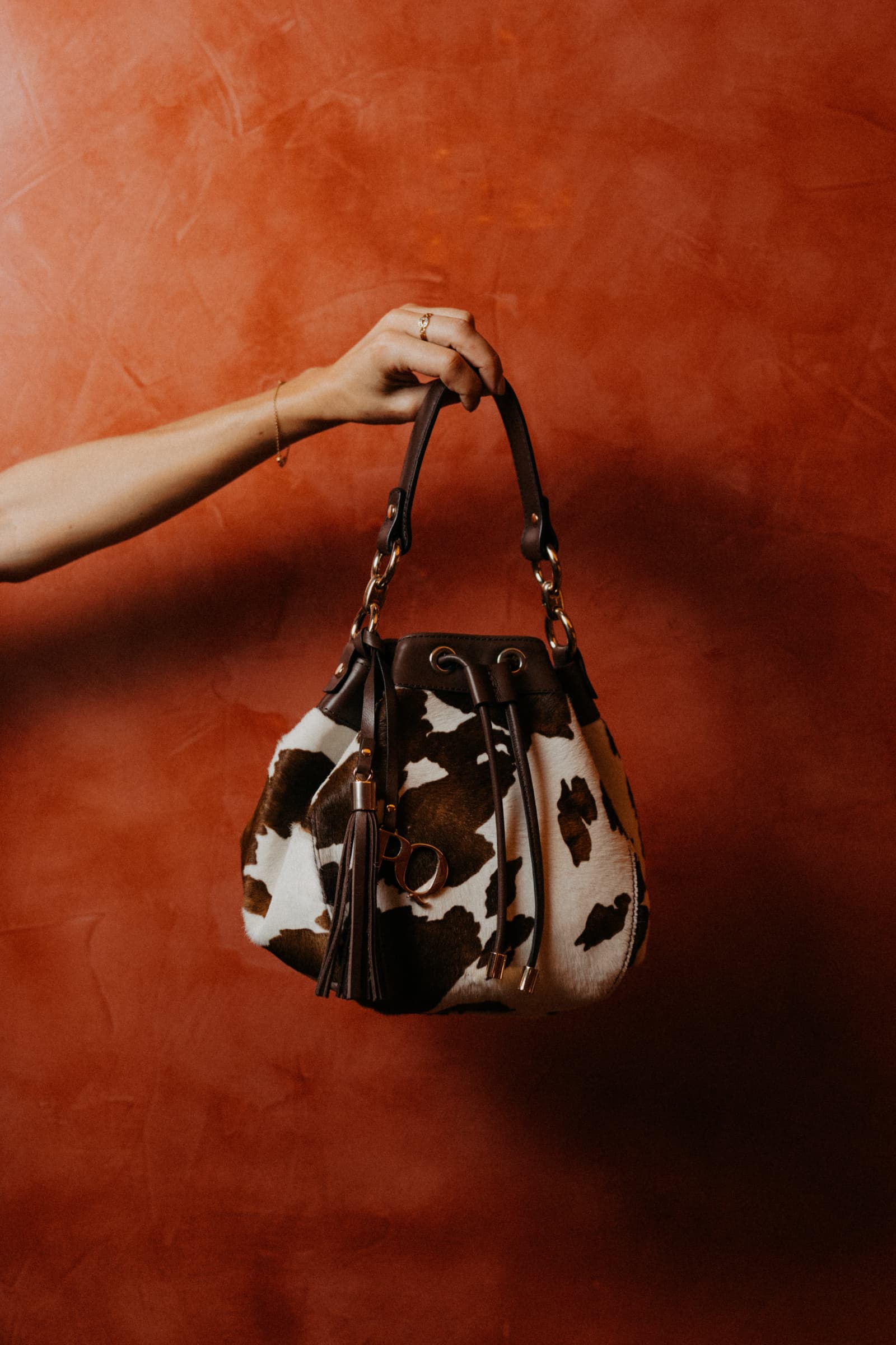 BOLSO DE MANO V171 MUCCA EBANO