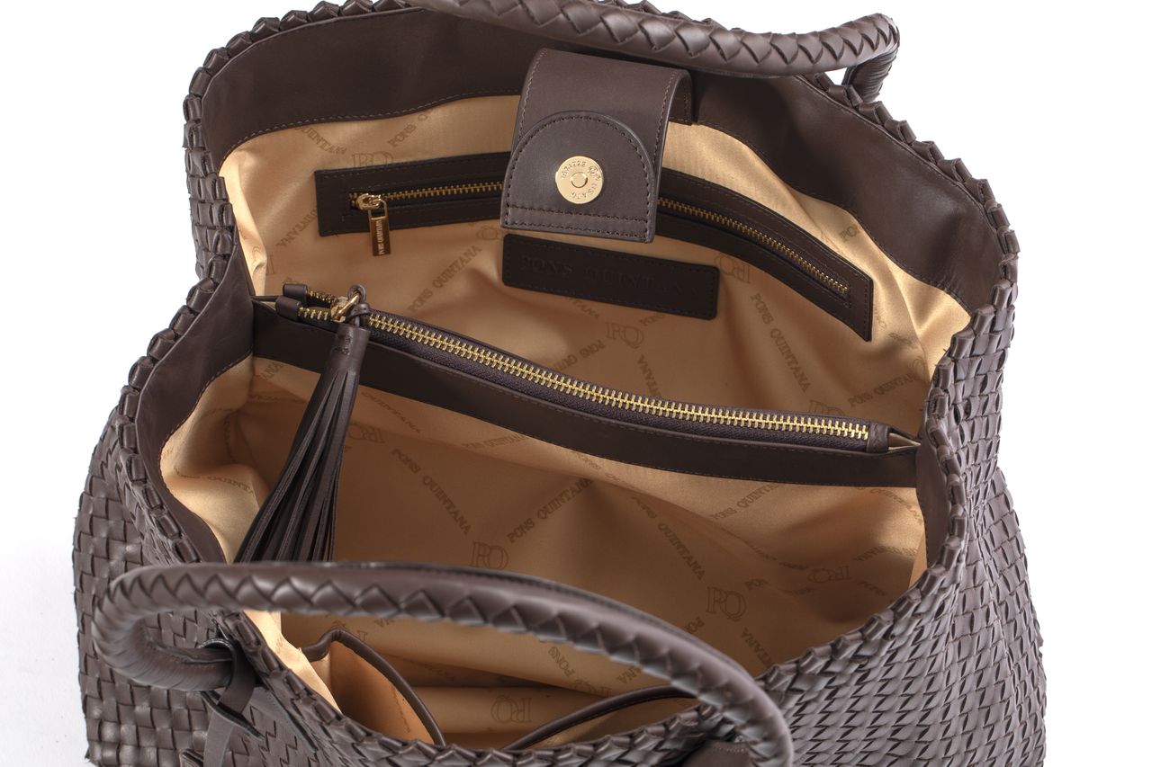 BOLSO DE MANO V631 CAFE