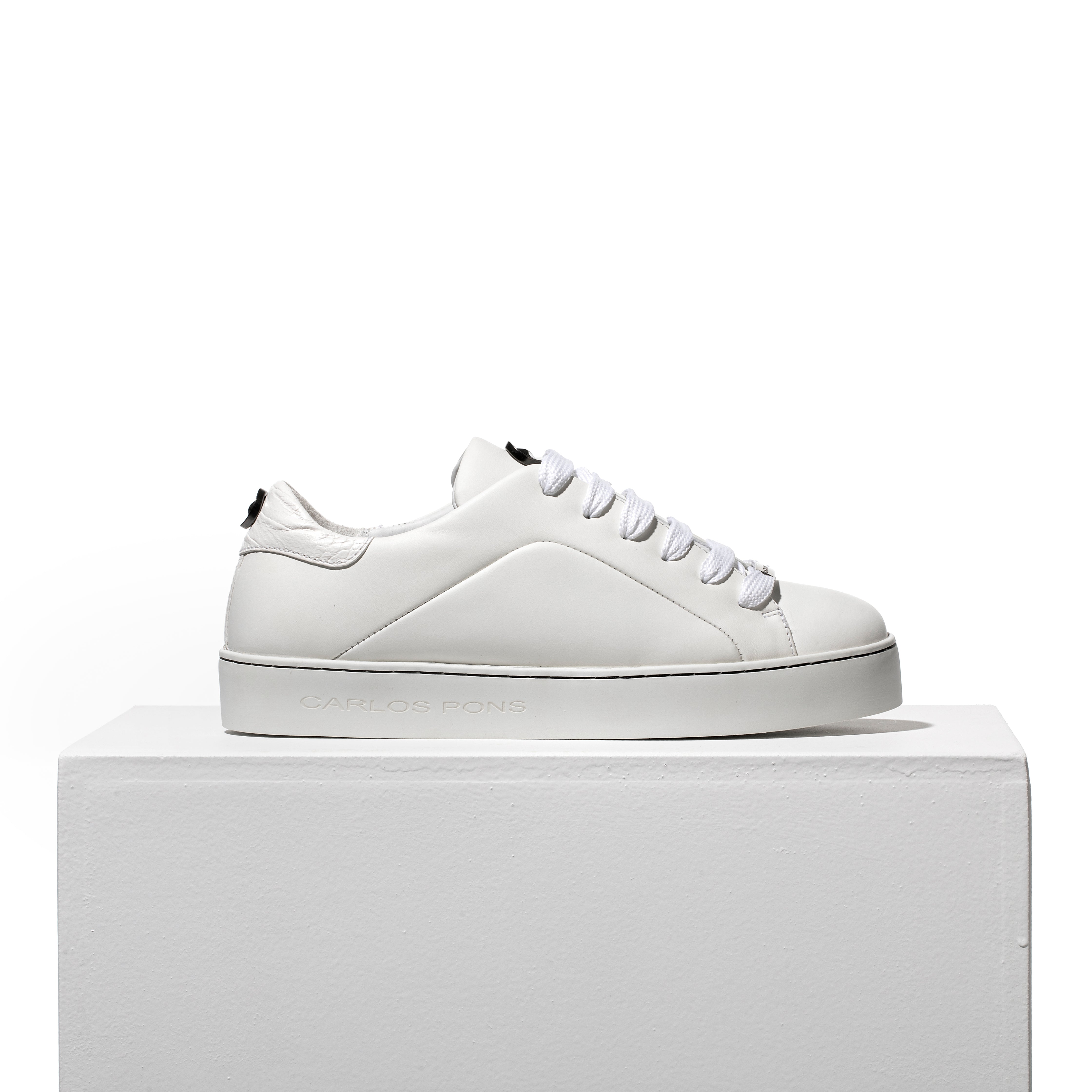 White hot sale basic sneakers